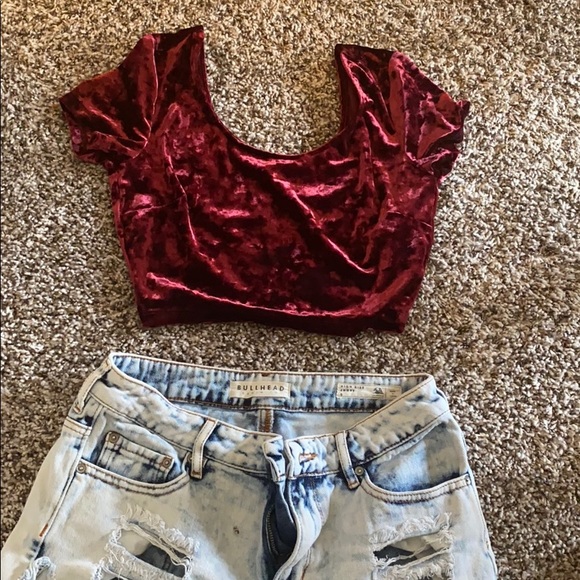 Adorable crop top and vintage denim shorts - Picture 1 of 3